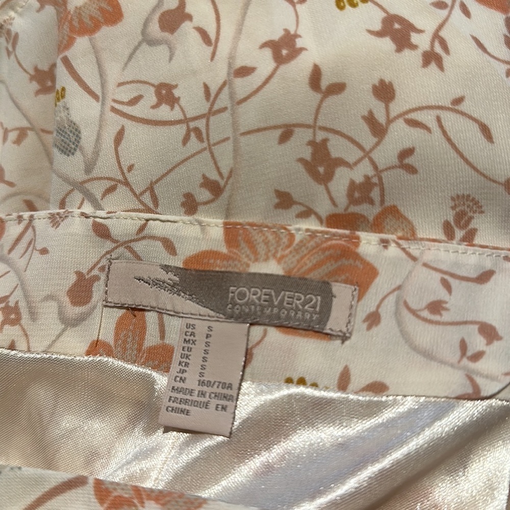 Forever21 women skort floral print light colors size S - Picture 8 of 8